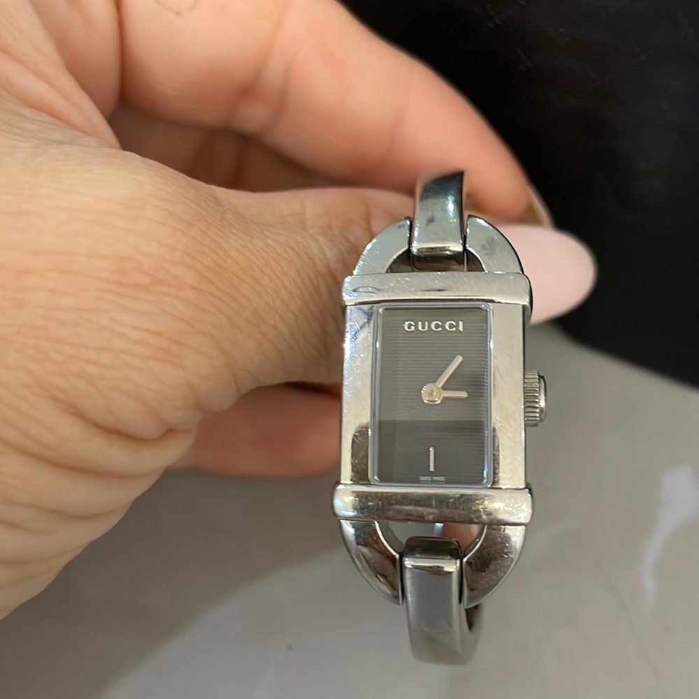Gucci 6800 Diamond Dial Stainless Steel Good Used Preowned Condition